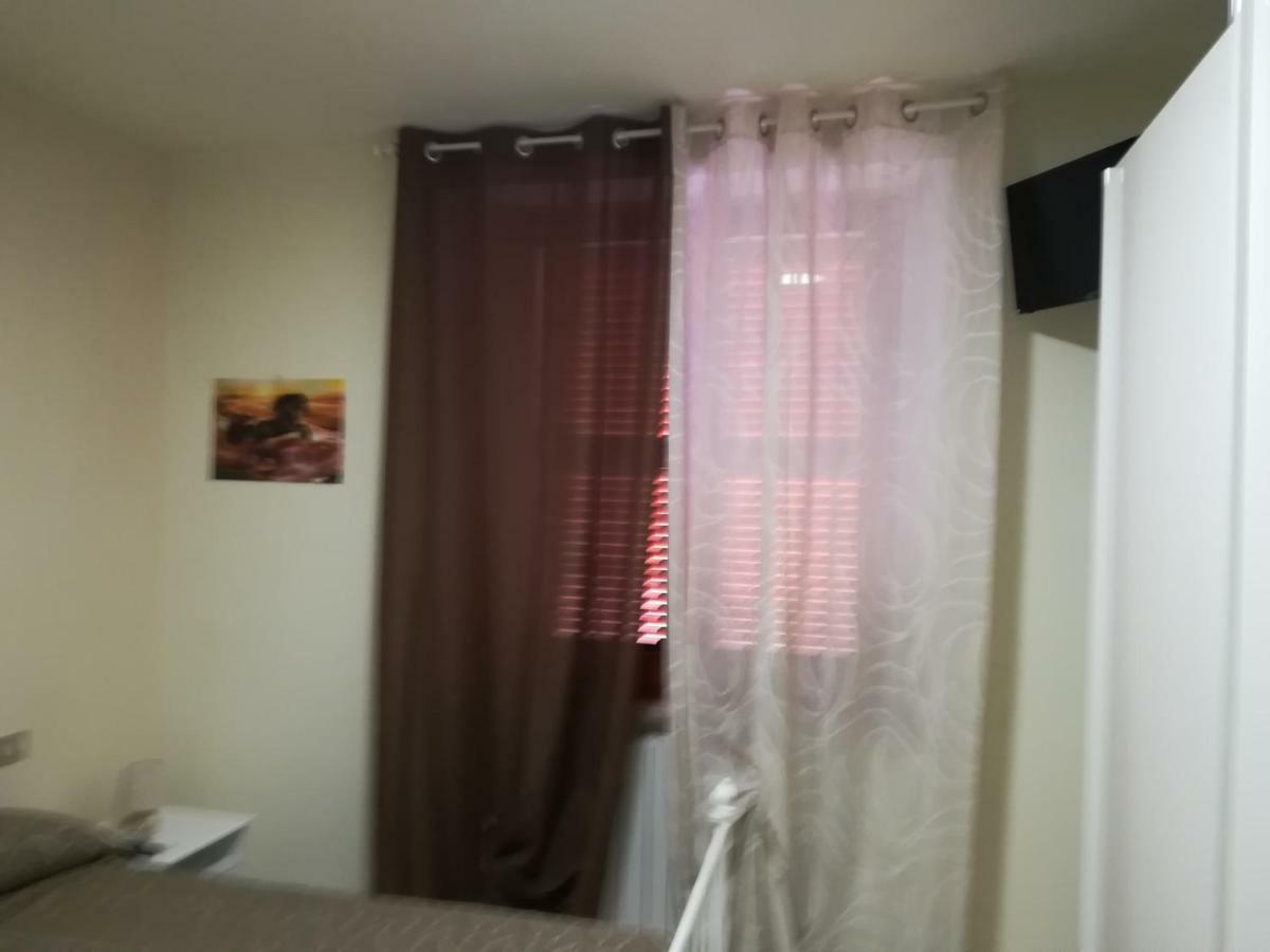 Affittacamere Lo Scoiattolo Di Mannocchi Lorella Porto SantʼElpidio Exterior foto